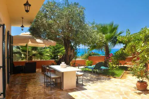 Holiday House Angelos on Agios Gordios Beach