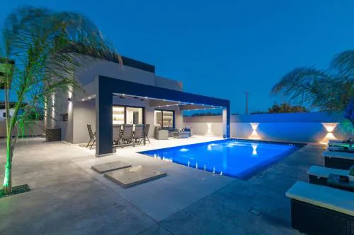 Hollywood Exclusive Villa, by TK Premium Stays