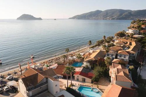Manthos Beachfront Apartments, by ZanteWize