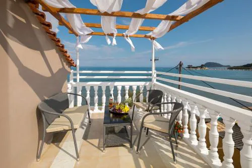 MARE BLU STUDIOS & SUITES