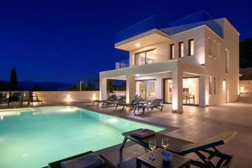 Villa Cocona by PosarelliVillas