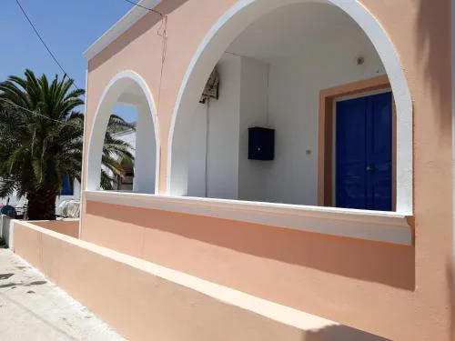 PINE HOUSE SANTORINI PERISSA 150 METERS FROM SEA.