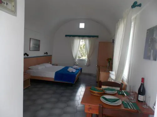 Sunrise Studios in Perissa