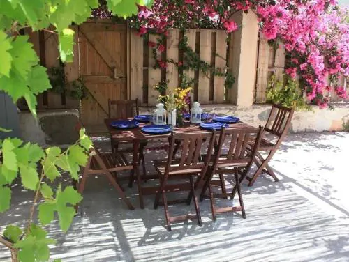 KERYLOS , au cœur de Parikia, avec jardin