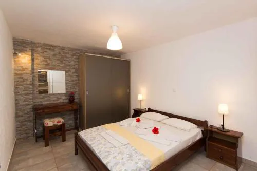 PAROS APARTMENT MELAS b1
