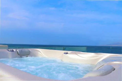 Beach Apartment Thalia with Hot Tub and Sea View