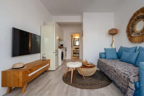 Sea La Vie Apartment, Steps from the Beach