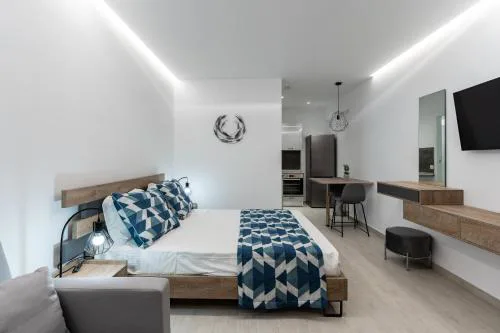 POUNEDES LUXURY SUITES