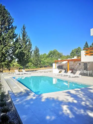 Chrysanthi Villa, Living in Nature
