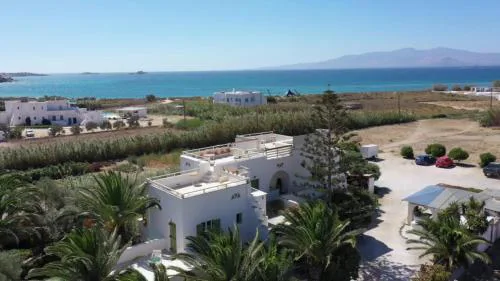 Studios Vrettos Beachfront Hotel