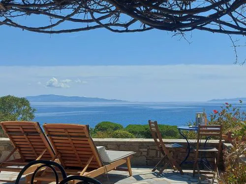 Sophia Villa Paros - Beachfront Villa at Lolantonis