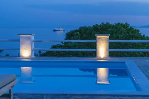 Big Blue Suites & Apartments