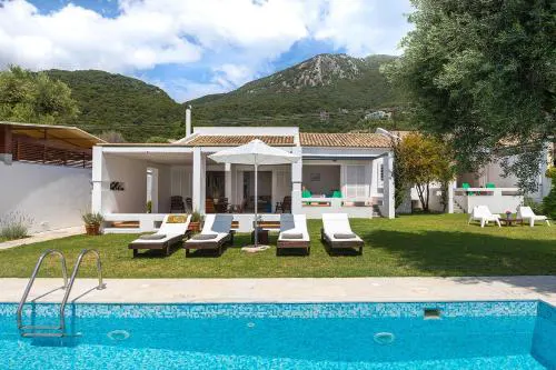 Villa Piedra Barbati - Seafront Villa