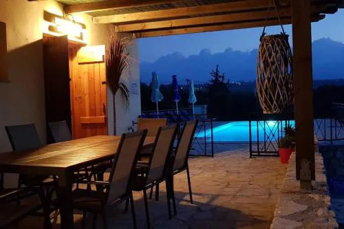Villa Selene, mountain views, no stairs, 2 km from beach