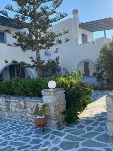 Kapares Studios & Apartments