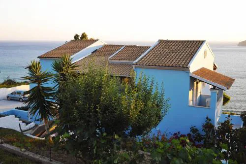 Agios Georgios - 2 Beds - Sleeps 5 - Free Parking