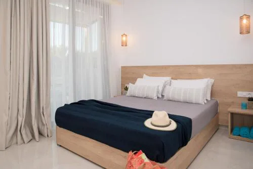 Aphrodite Studios & Suites - 140m from the beach, by ZanteWize