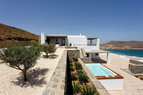 Rising Moon sea view villa near the beach