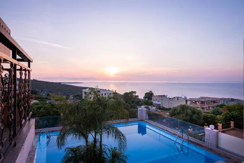 Esplanade Apartments - Heated Pool