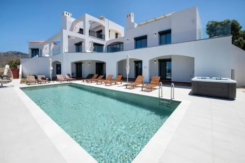 Seafront Villa w Heated Pool-Jacuzzi-Gym-Spa-Games