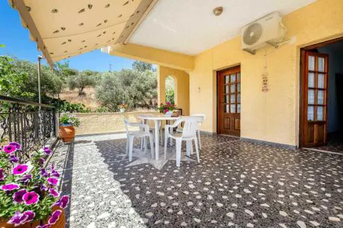 Elia Apartment Potos