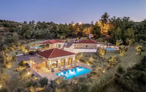 NOMAS VILLAS With Private Pool