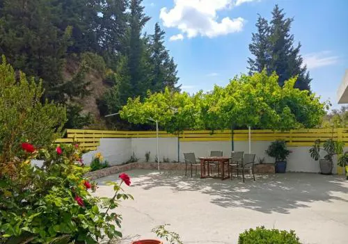 Seascape Village - Spacious 3-Bed Apartment with Private Garden and Parking