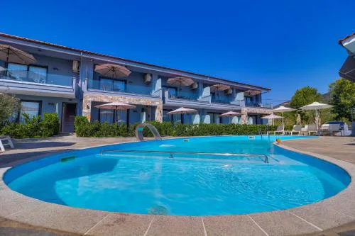 Theros Villas & Suites