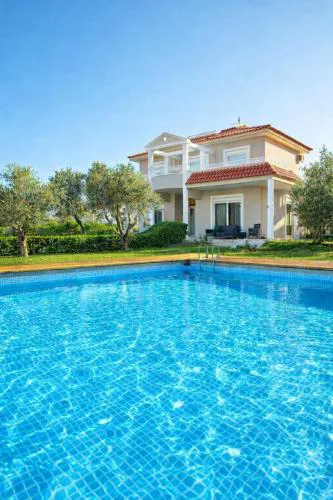 Villa Photerra, A Luxury familly Villa with pool