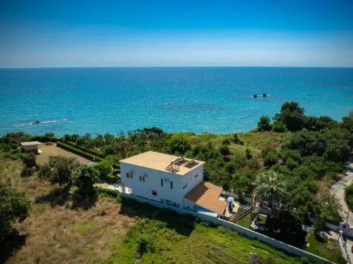Elegant Seaview Apartment and private Beach Access