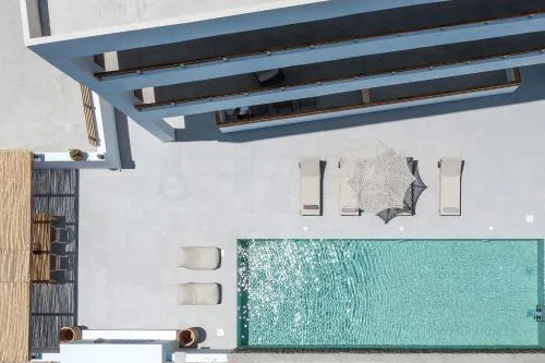 Zaia Suites & Living, Suite N3, pool view, central
