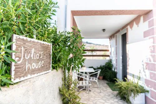 Julia's Holiday House