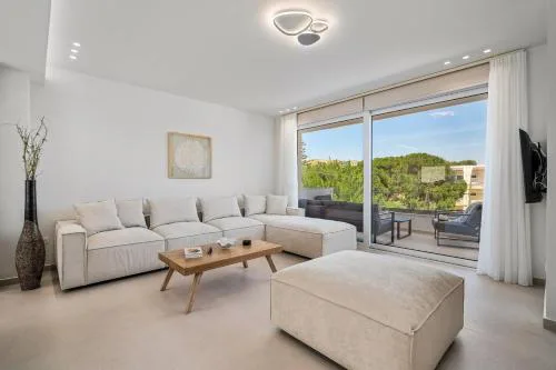 Renia Suite, Near The Sea