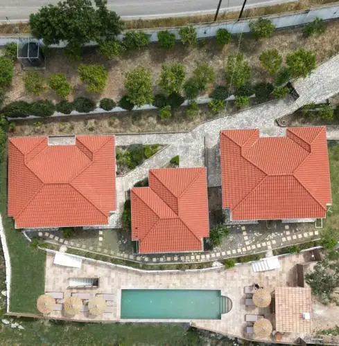 Lorraine's Cottage Style Studios, shared swimming pool and bbq only for guests at Simotata village