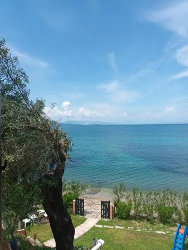Beachfront Romantica place First floor