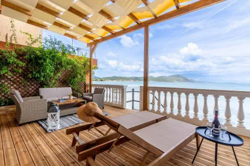 Nikos Seaside Apartment
