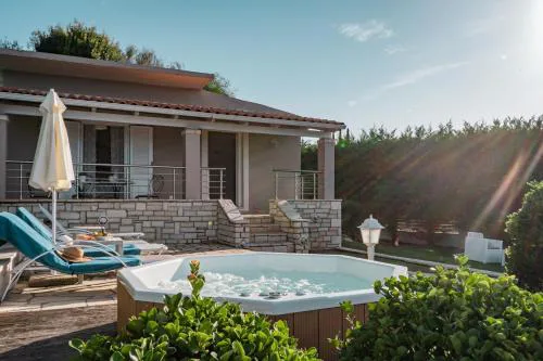 Neptune Sea House - Beachfront