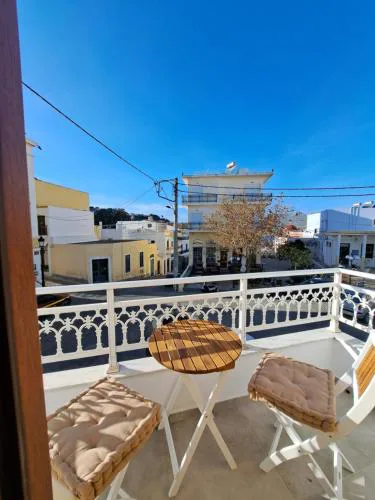 Downtown Apartment Platanos