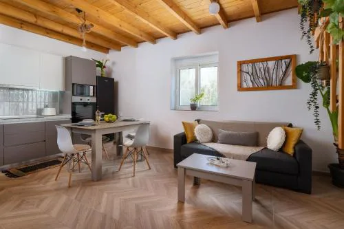 Kostas Nest