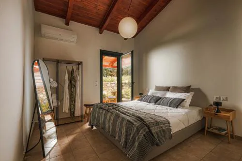 Yiama's Seaside Cottage in Paliokastro near Heraklion City