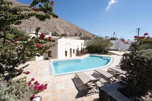 Mantilida Villas with pool