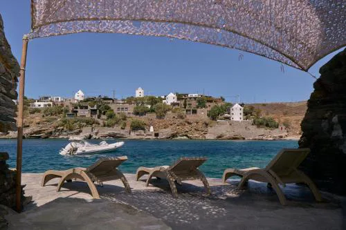 Seafront villa with private dock on the sea