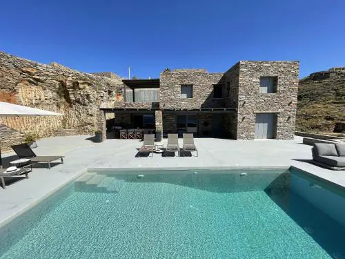 Villa Veneterra-Pool-SeaView-ConciergeServices