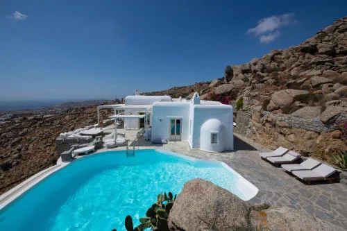 Lux Private Estate Endless Sea & Sky View