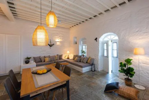 NIREAS STONEHOUSE IN APOLLONIA SIFNOS