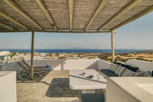 Folia House - Overlooking