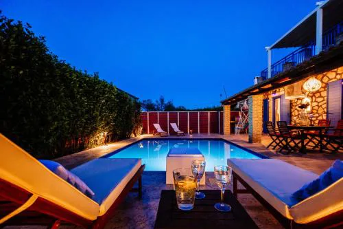 Villa Rosemarie - Luxurious Villa with Pool Just Steps Away from the Sea By Villa Mana Gers