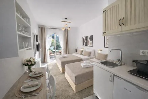 Ameli Studio ,Balcony with Mountain View, Kitchenette, 1km to Beach by likeyourhome