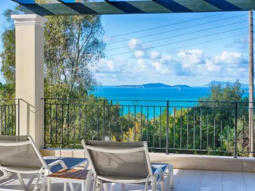 Spacious 4-Bedroom Villa with Private Pool and Stunning Sunset Views, 3 Minutes from the Beach