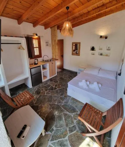 Fay's Guesthouse Aegina